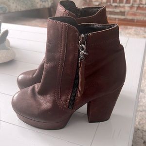 Platform ALDO  boot color burgundy size 7.5
